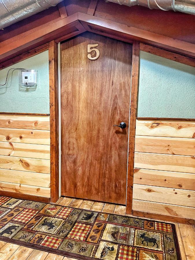 The Lodge At Devils Tower Exterior photo